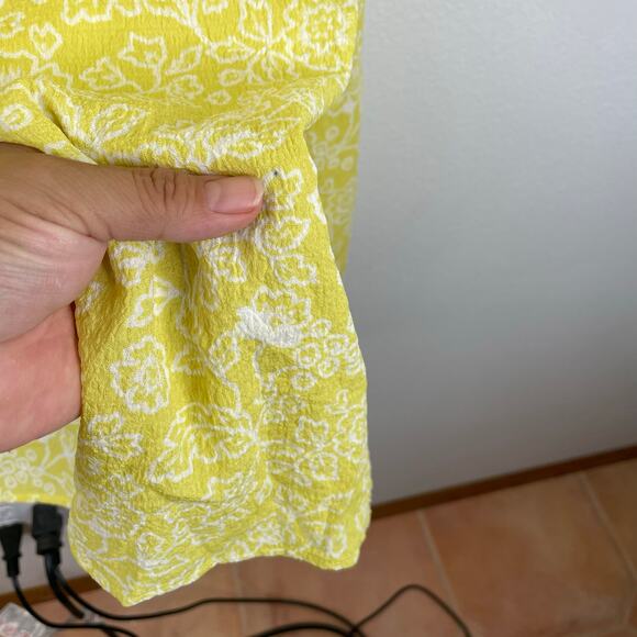 By the River Kaylee Flutter Sleeve Floral Midi Dress Yellow Size Large textured - Picture 9 of 15